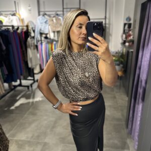 LEOPAR KOLSUZ ALT LASTİKLİ BLUZ - Görsel 3