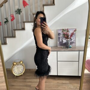 PULLU ETEK UCU TÜY ELBİSE
