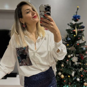 BEYAZ PULLU CEPLİ GÖMLEK
