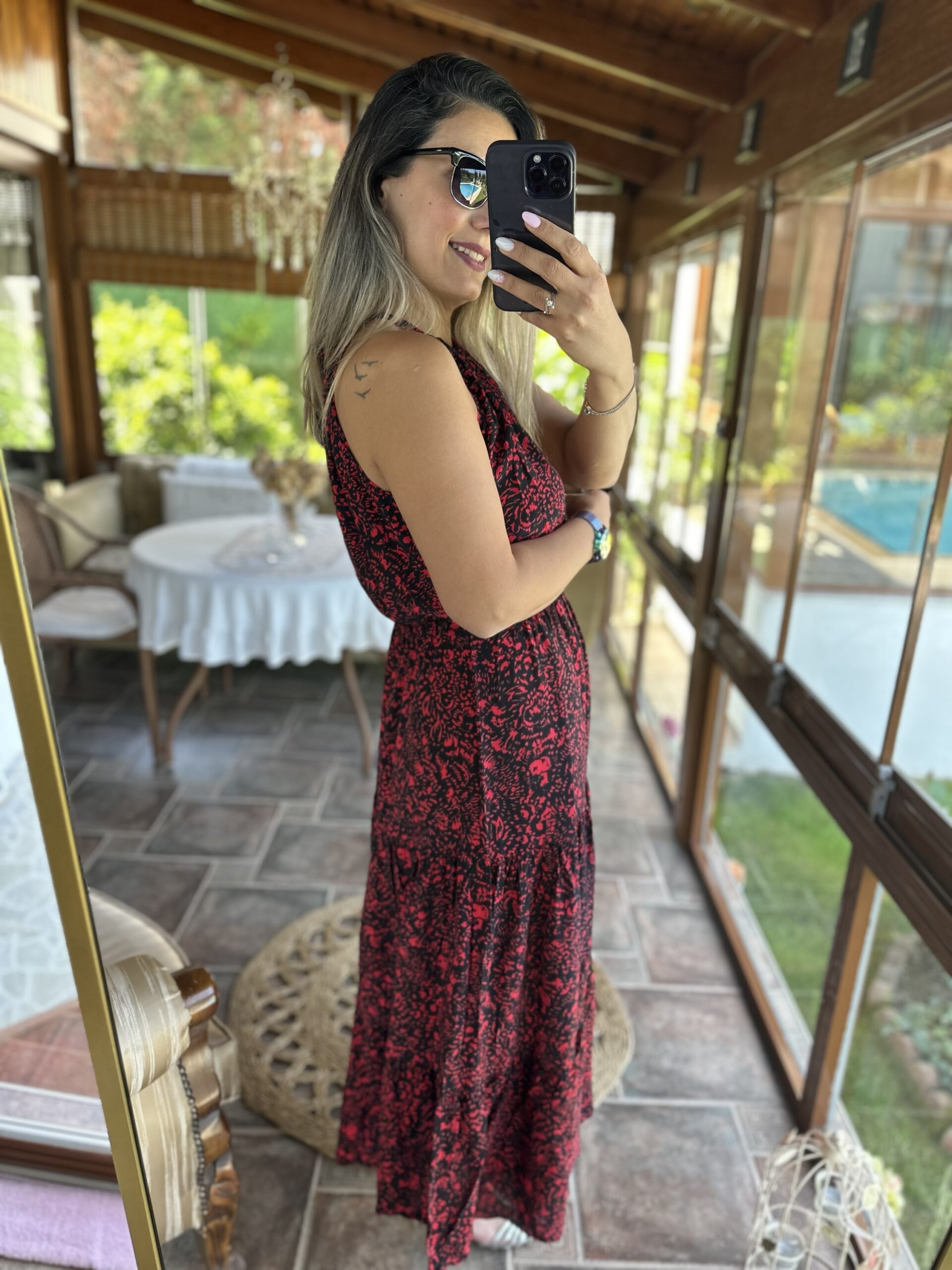 KIRMIZI SİYAH ETEĞİ FIRFIRLI ASKILI ELBİSE