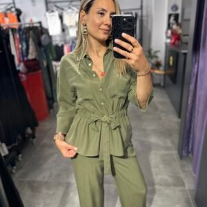 YEŞİL TENSEL DÜĞMELİ TAKIM
