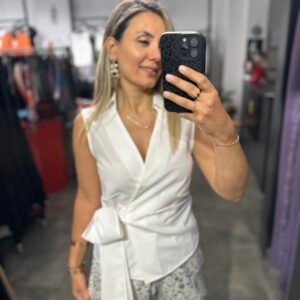 BEYAZ KOLSUZ BAĞLAMALI GÖMLEK