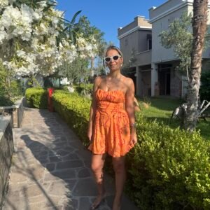 TURUNCU RENKLİ KISA TULUM