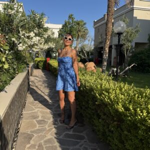 MAVİ RENKLİ KISA TULUM - Görsel 3