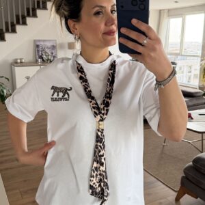 BEYAZ LEOPAR FULARLI TİŞÖRT - Görsel 5