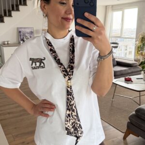 BEYAZ LEOPAR FULARLI TİŞÖRT - Görsel 4