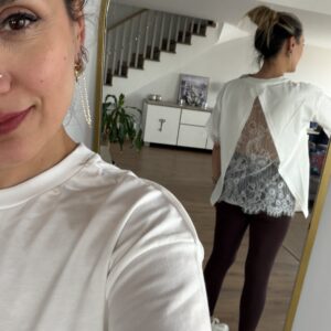 BEYAZ ARKASI DANTEL DETAYLI TİŞÖRT - Görsel 3